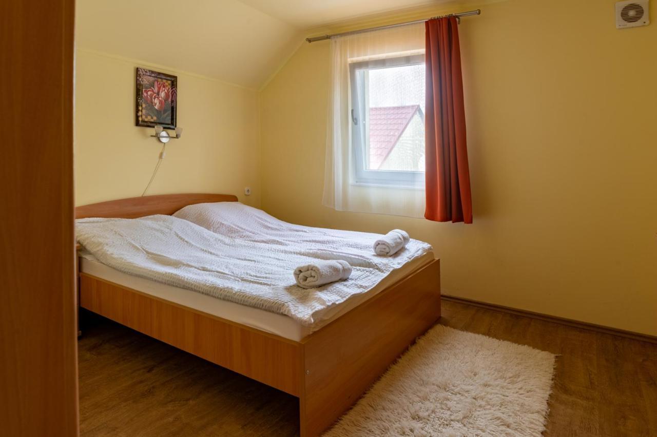 Bed and Breakfast Kiraly Lovastanya Panzio Janoshalma Exterior foto