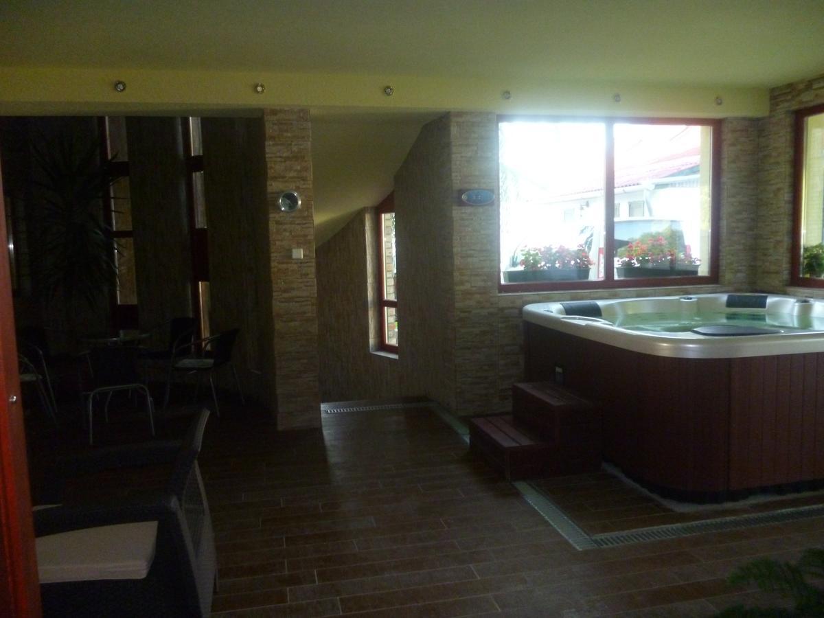 Bed and Breakfast Kiraly Lovastanya Panzio Janoshalma Exterior foto